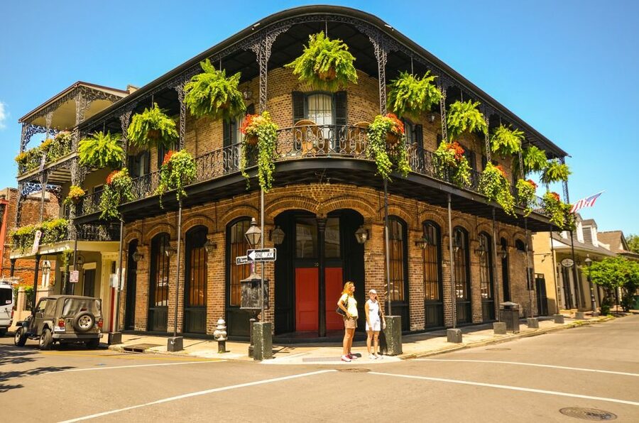 New Orleans: Drunk History Walking Tour - Ghosts, Vampires, and the Most Haunted House Stop