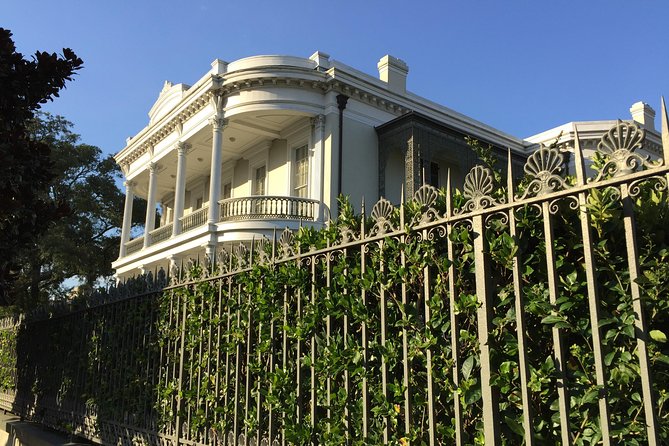 New Orleans Small-Group Garden District Walking Tour - Garden District vs. the French Quarter: what makes this walk special