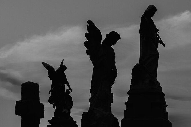 New Orleans St. Louis Cemetery No. 3 Walking Tour - The 90-minute route: half a mile, big names, clear symbolism