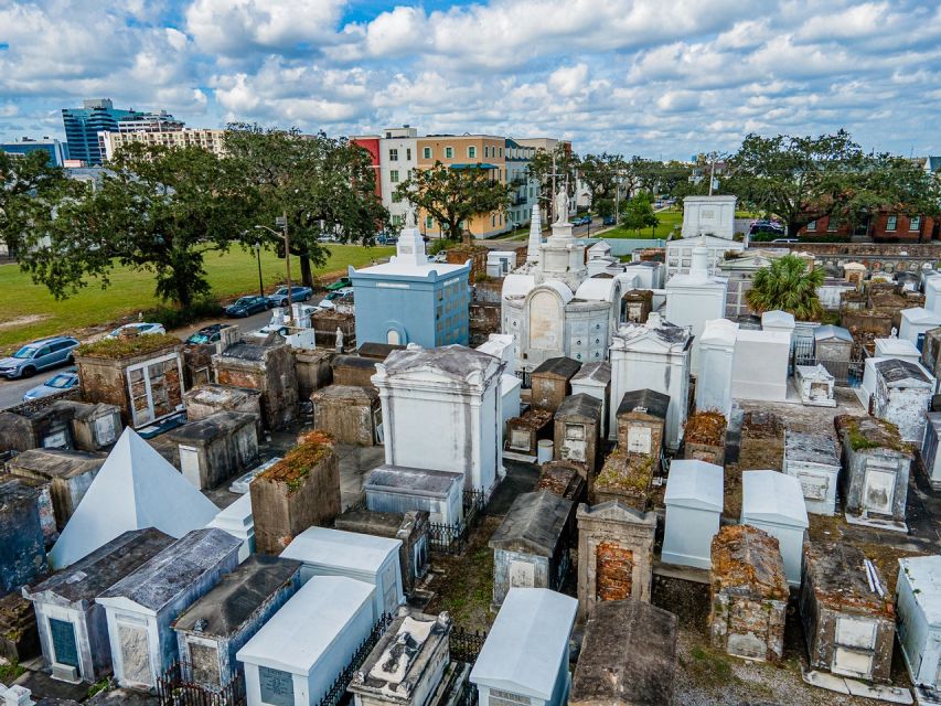 New Orleans: Walking Tour Inside St. Louis Cemetery No. 1 - Shade, heat, and what to bring in New Orleans summer weather