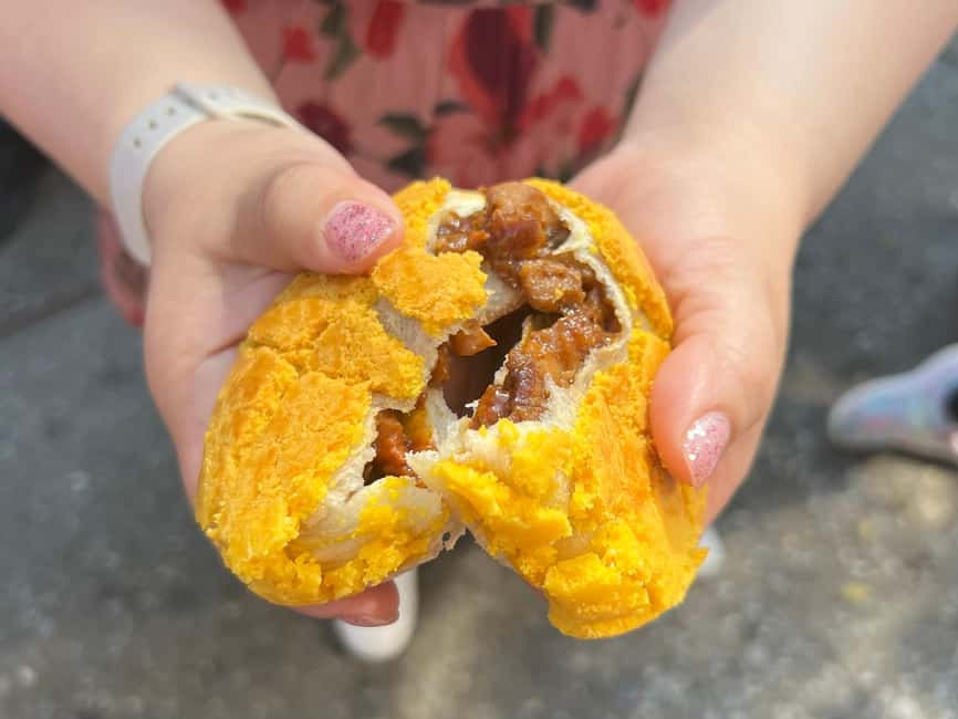 New York City: Food Walking Tour of Chinatown & Little Italy - Cannolis at an older deli, plus the kind of cheese stop you’ll brag about