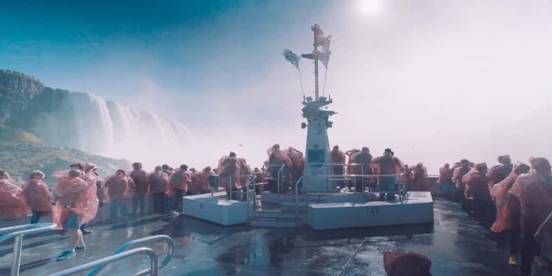 Niagara Falls: Walking Tour, Journey Behind Falls, & Cruise - Guides and Storytelling: Live English Commentary That Changes the Photos