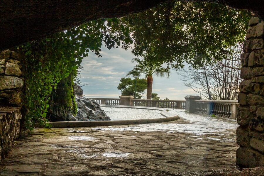 Nice: Old Town Treasures Walking Tour - Vieux-Nice: why Nice has Greek, Italian, and aristocrat fingerprints