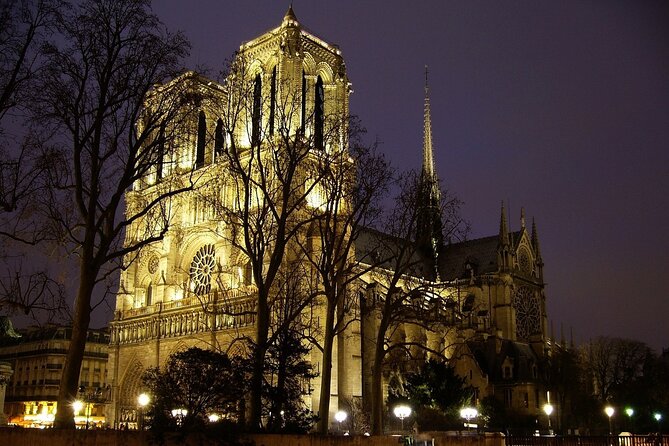 Notre Dame Guided Tour with Scheduled Group Access Option - Île de la Cité Stops: Sainte-Chapelle and the Victor Hugo Connection