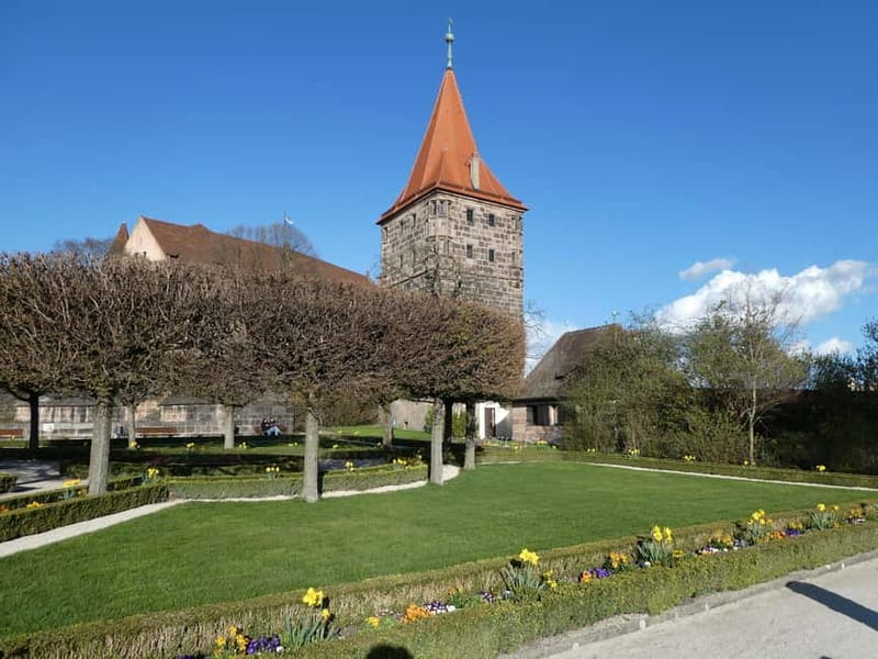 Nuremberg: Free Walking Tour - From Schöner Brunnen to Hauptmarkt: Getting Oriented in Real Nuremberg