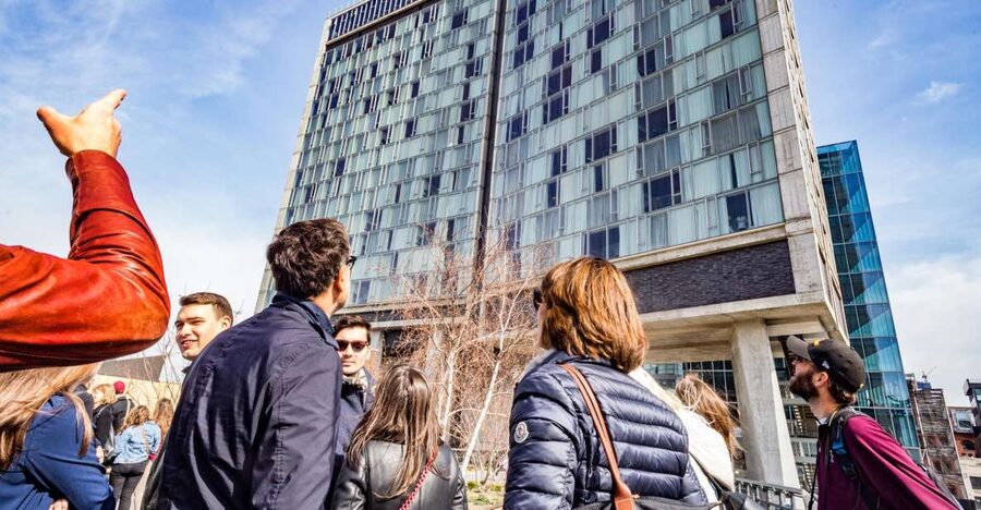 NYC: High Line, Chelsea, & Meatpacking District Walking Tour - Architecture and skyline spotting: Standard Hotel, IAC, and the Empire State