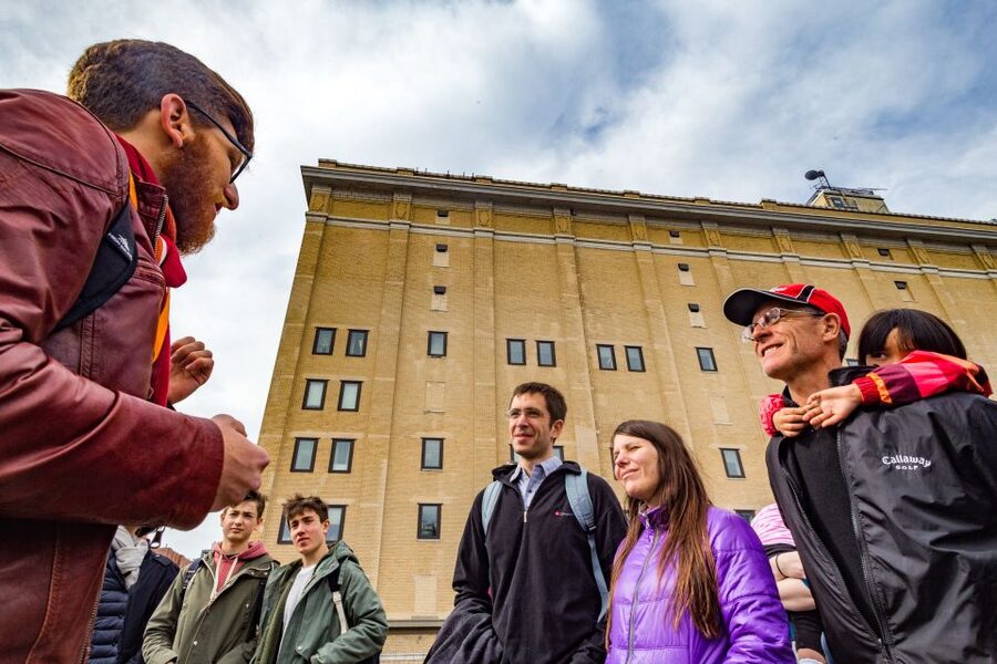NYC: High Line, Chelsea, & Meatpacking District Walking Tour - Who should book this walking tour?