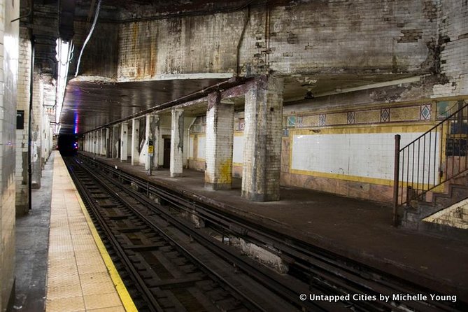 NYC Underground Subway Walking Tour - Earpieces in the tunnels: how to get the most out of the audio