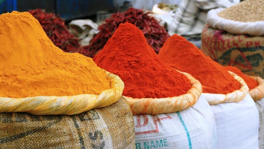 Old Delhi: Spices, Heritage and Bazaars Walking Tour - Pace, small group size, and staying oriented