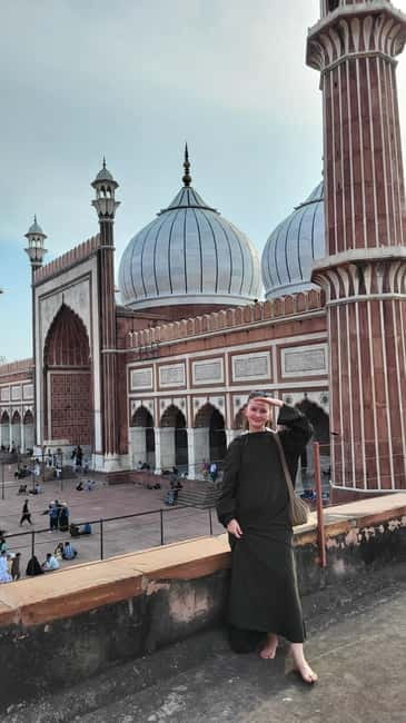 Old Delhi: Spices, Heritage and Bazaars Walking Tour - Goldsmith artisans in a Mughal-era neighborhood