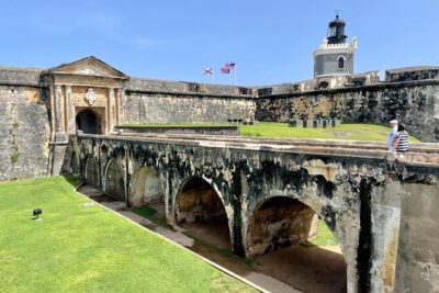 Old San Juan and El Morro Castle Walking Tour - Plaza Darsenas to Plaza de Hostos: gates, bay views, and that first wow moment