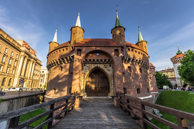 Old Town Krakow & Wawel Castle Walking Tour - Kraków in 2½ Hours: What You’re Getting for Your Money