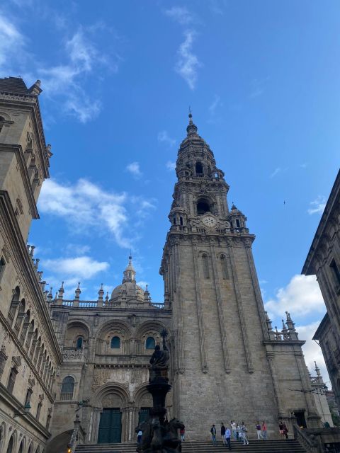 Old town walking tour in a small group - Who should book this Santiago walk?