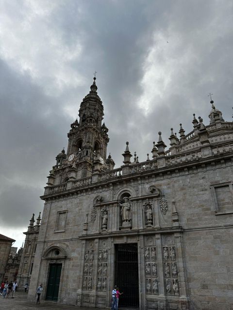 Old town walking tour in a small group - Price and value: $7 for an official guided loop