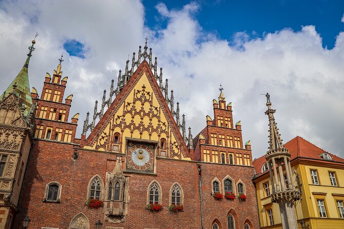 Old Town Wrocław Walking Tour - Start at the Monument of Alexander Fredro (and get your bearings quickly)