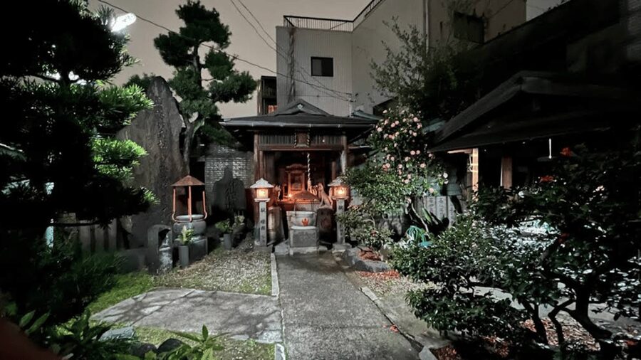 Osaka: Deep Backstreets Walking Tour with Dinner Option - Retro Osaka at the start: arcades, markets, and local night scenes