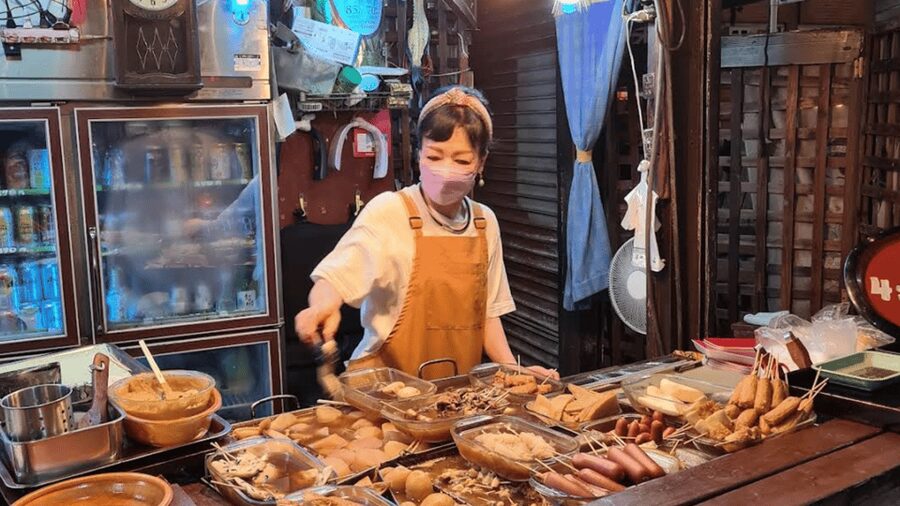 Osaka: Deep Backstreets Walking Tour with Dinner Option - Meeting up and staying on track in Osaka’s winding streets