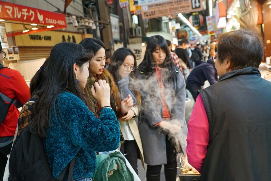 Osaka: Kuromon Market Food Walking Tour (6 stops, 6 tastes) - Kuromon Ichiba: Osaka’s food heartbeat in real life