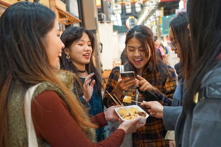 Osaka: Kuromon Market Food Walking Tour (6 stops, 6 tastes) - The 2-hour plan: a route that stays fun even when the market is crowded