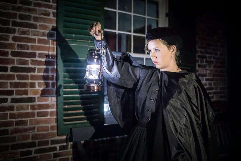 Ottawa: Haunted Night Walking Tour - Rain or shine: what to wear for Ottawa’s outdoor 75 minutes