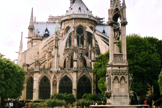 Outdoor Notre-Dame walking Tour with Sainte-Chapelle Entry - What guides tend to do well (and why it matters)