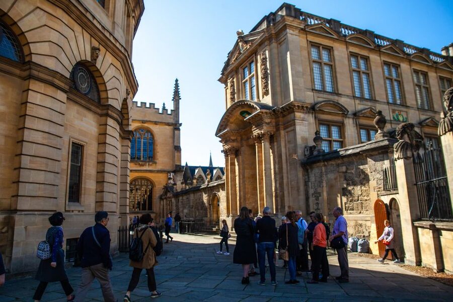 Oxford: University and City Walking Tour with Alumni Guide - Harry Potter and film locations: seeing the scenes before the memory fades