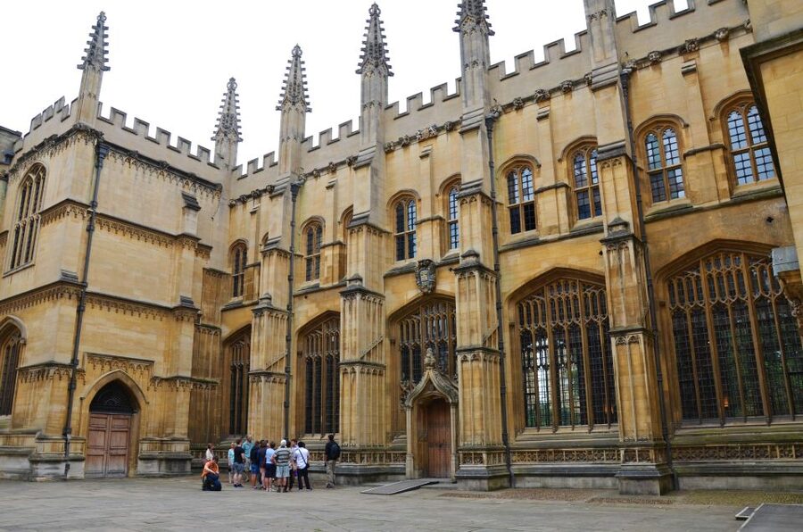 Oxford: University and City Walking Tour with Alumni Guide - Practical tips so you enjoy the day instead of racing through it