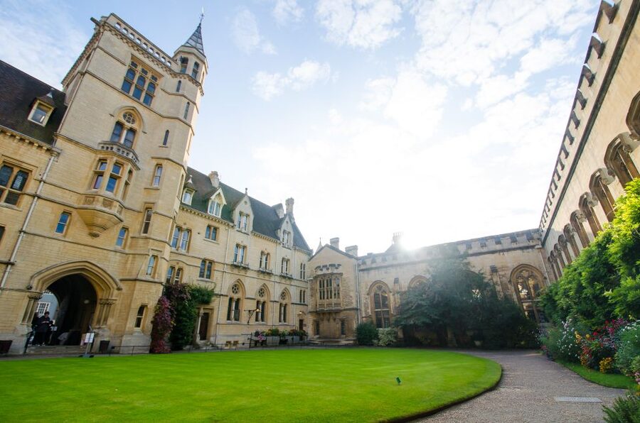 Oxford: University and City Walking Tour with Alumni Guide - Inside the oldest college connections: All Souls, Oriel, Hertford, Merton, and more