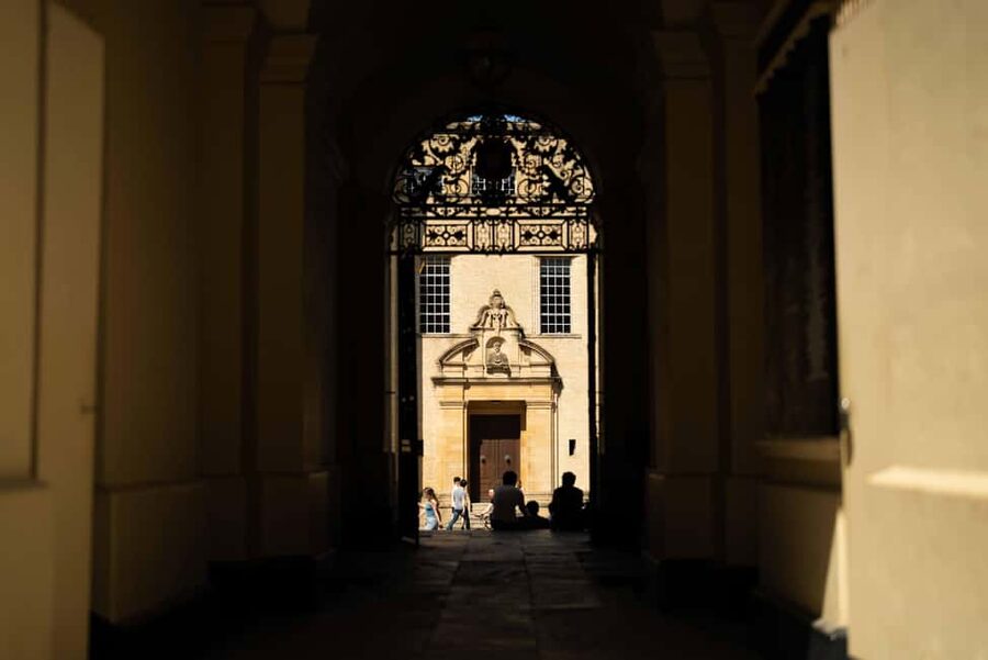 Oxford University: Walking Tour By Alumni™ & New College - Balliol College: the story starts with one of Oxford’s key players