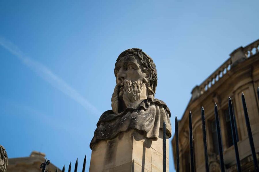 Oxford University: Walking Tour By Alumni™ & New College - Bridge of Sighs and Radcliffe Square: the camera-ready part that still tells a story