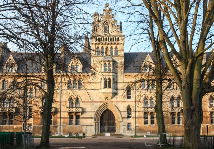Oxford University: Walking Tour By Alumni™ & New College - Merton College and Christ Church Meadows: the campus breathes here