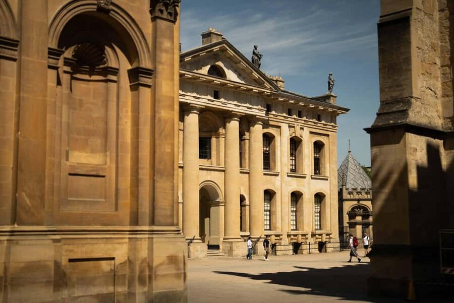 Oxford University: Walking Tour By Alumni™ & New College - Why an alumni guide matters in Oxford