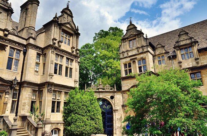 Oxford University Walking Tour With University Alumni Guide - Key things that make this Oxford walk worth it