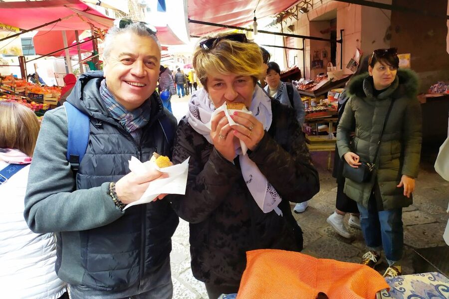 Palermo: Walking Tour of Historic Markets and Monuments - Capo street market: where the tour turns edible