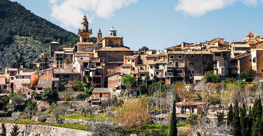 Palma, Cathedral & Valldemossa: Guided walking Tour - Parc de la Mar meeting point: where your day starts