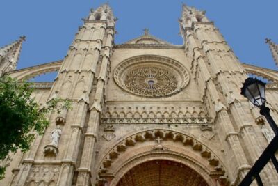 Palma de Mallorca: City Walking Tour with The Cathedral - Finding your group at Parc de la Mar (and starting on the right foot)