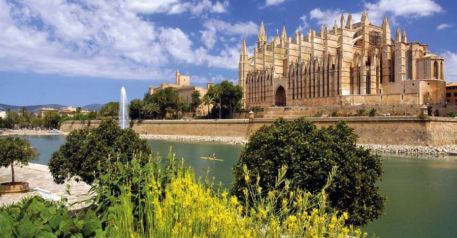 Palma de Mallorca: City Walking Tour with The Cathedral - The Cathedral of Palma: what you’ll notice once you know what to look for