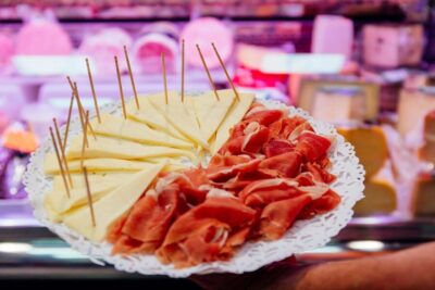 Palma de Mallorca: Foodie Walking Tour of the Old Town - Meet at Parc de la Mar: the tour starts with comfort and direction
