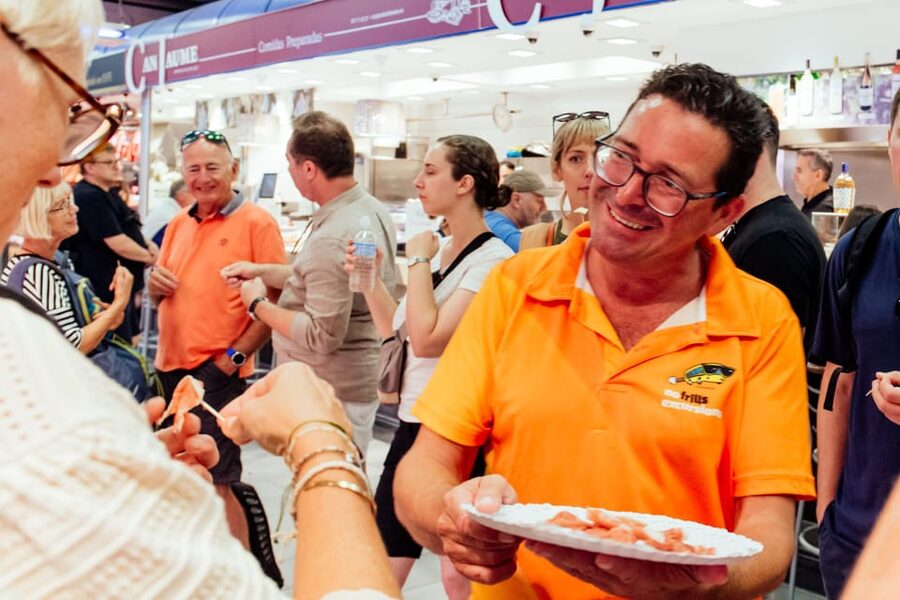 Palma de Mallorca: Foodie Walking Tour of the Old Town - Tapas and wine stops: more than a snack, less than a full meal