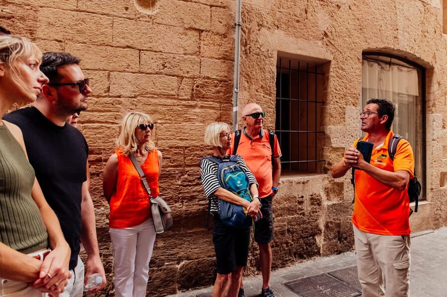 Palma de Mallorca: Foodie Walking Tour of the Old Town - How the group size and pace affect your comfort