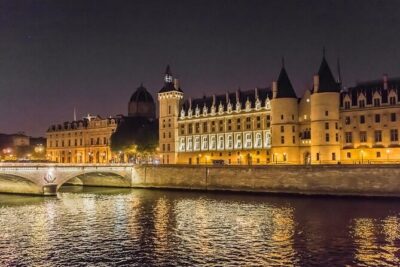 Paris by Night Walking Tour: Ghosts, Mysteries and Legends - Small group size and English-led storytelling