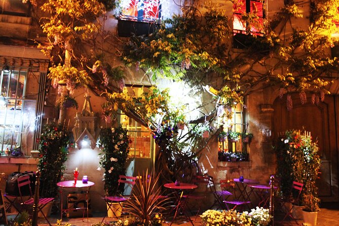Paris by Night Walking Tour: Ghosts, Mysteries and Legends - Place de l’Hôtel de Ville: executions from medieval times to 1800s