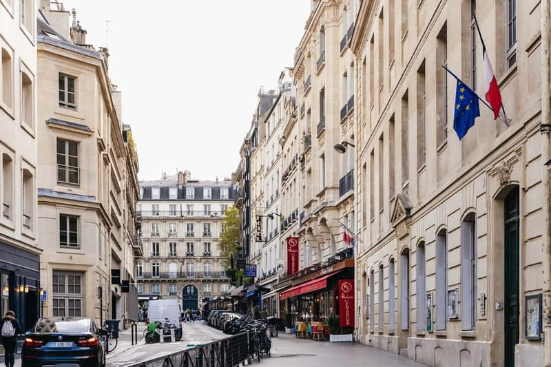 Paris: Chocolate & Patisserie Walking Tour with Tastings - Guides matter: what the best versions of this tour get right
