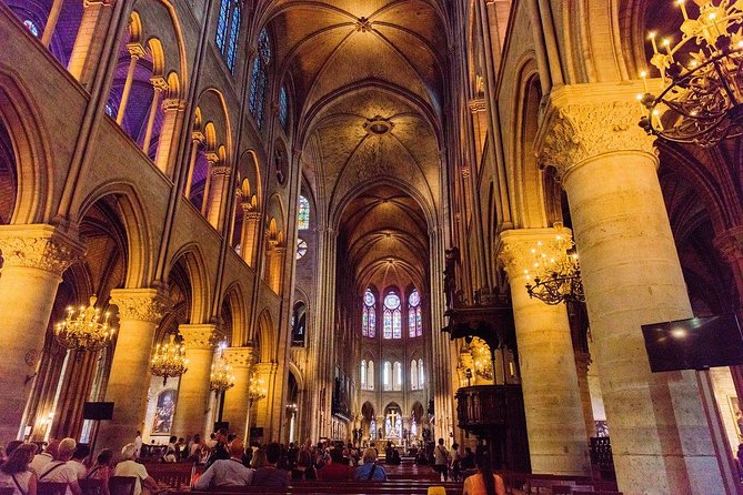 Paris City Center w/ Notre Dame interior | Exclusive Walking Tour - A 2.5-hour walk linking Île de la Cité to the Louvre