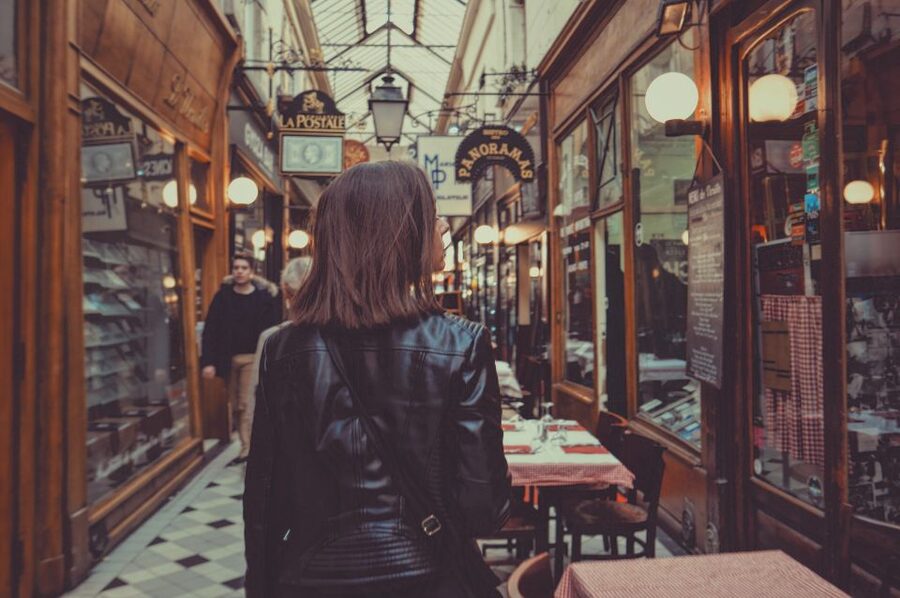 Paris: Covered Passages Walking Tour - Where to meet, and how not to lose the group