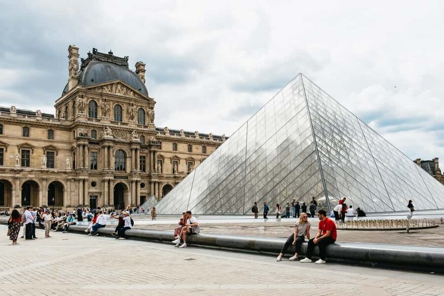 Paris: Emily TV Show Locations Guided Walking Tour - Pont des Arts and Place de Valois: bridge views and classic Paris drama