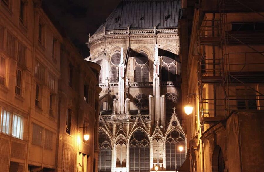 Paris: Ghosts, Legends & Mysteries Evening Walking Tour - Key reasons this ghost and mystery walk works