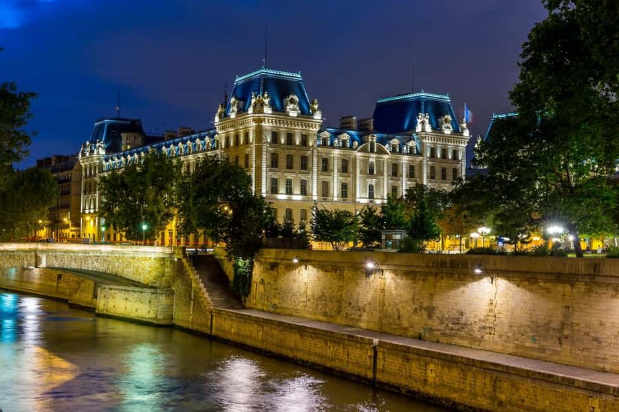 Paris: Ghosts, Legends & Mysteries Evening Walking Tour - Paris at night: why this route feels different