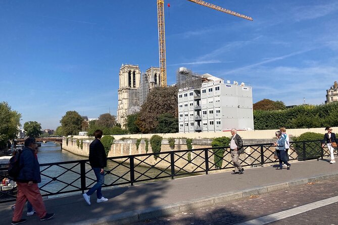 Paris: Île de la Cité and Notre-Dame Walking Tour With Crypt - Henri IV to Square du Vert-Galant: the island’s mood shifts quickly