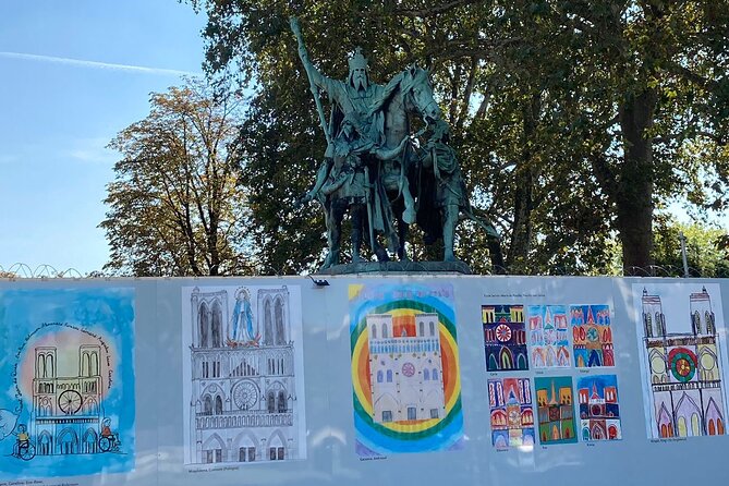 Paris: Île de la Cité and Notre-Dame Walking Tour With Crypt - Notre-Dame photo stop: you see it, then you decide your next step